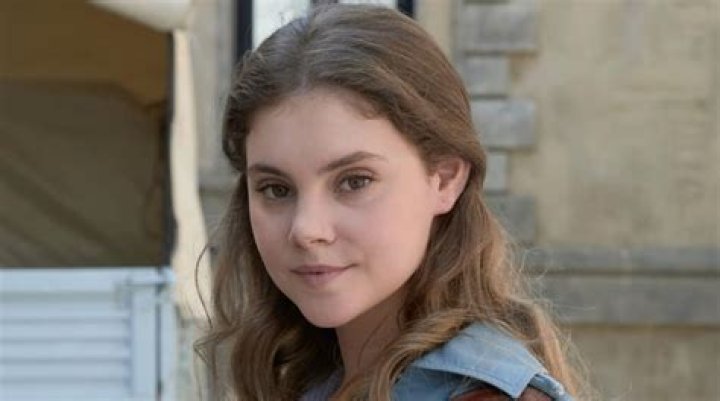 
Elvira Camarrone Height, Weight, Net Worth, Age, Birthday, Wikipedia, Who, Nationality, Biography 