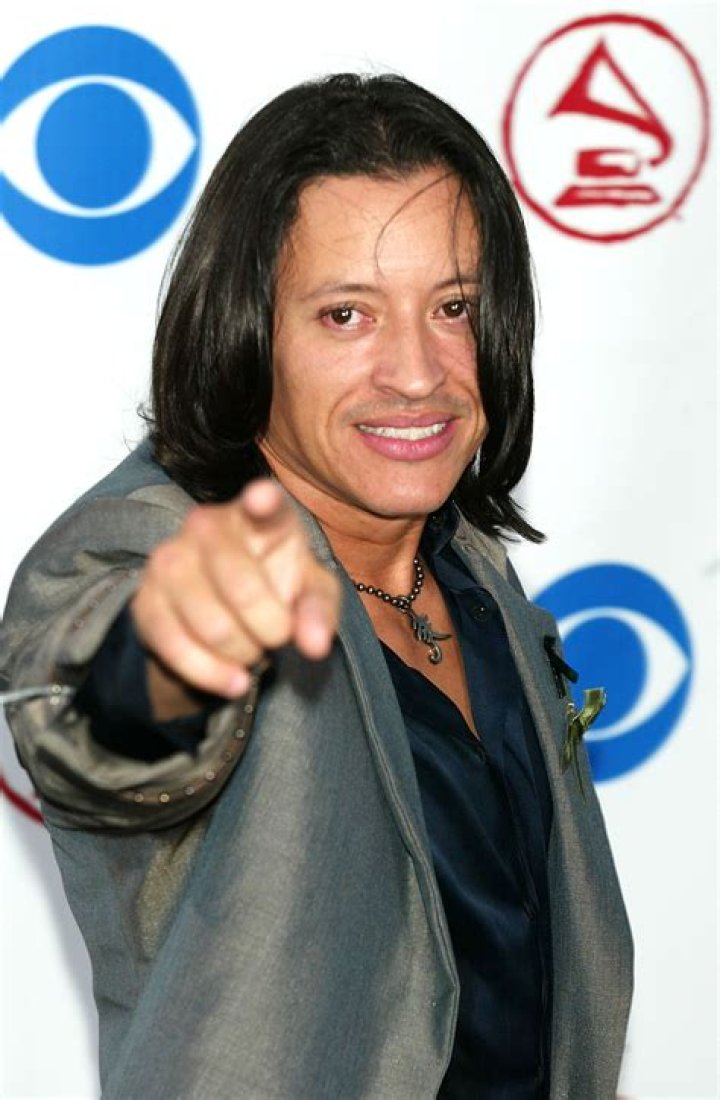 Hire Elvis Crespo for a Corporate Event or Performance Booking.