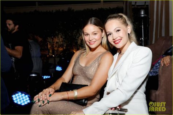 KELLI BERGLUND, OLIVIA HOLT – Celeb Secrets