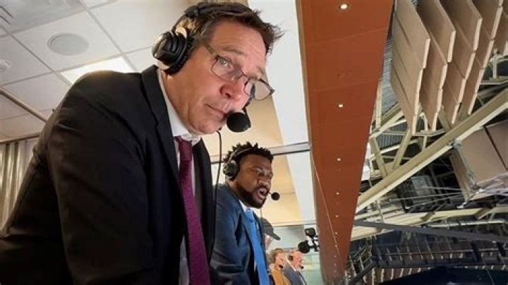 WJCU Radio Broadcaster Backs Paying Artists For Radio Plays